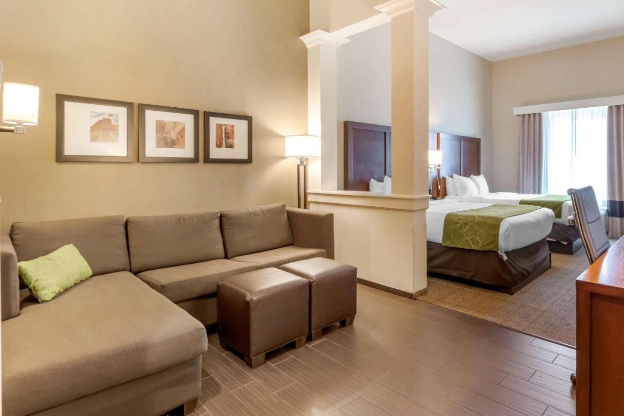 Queen Suite Two Queen Beds Non-Smoking