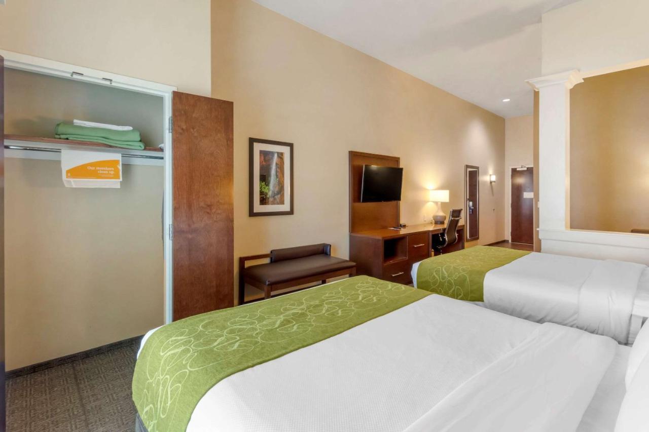 Queen Suite Two Queen Beds Non-Smoking