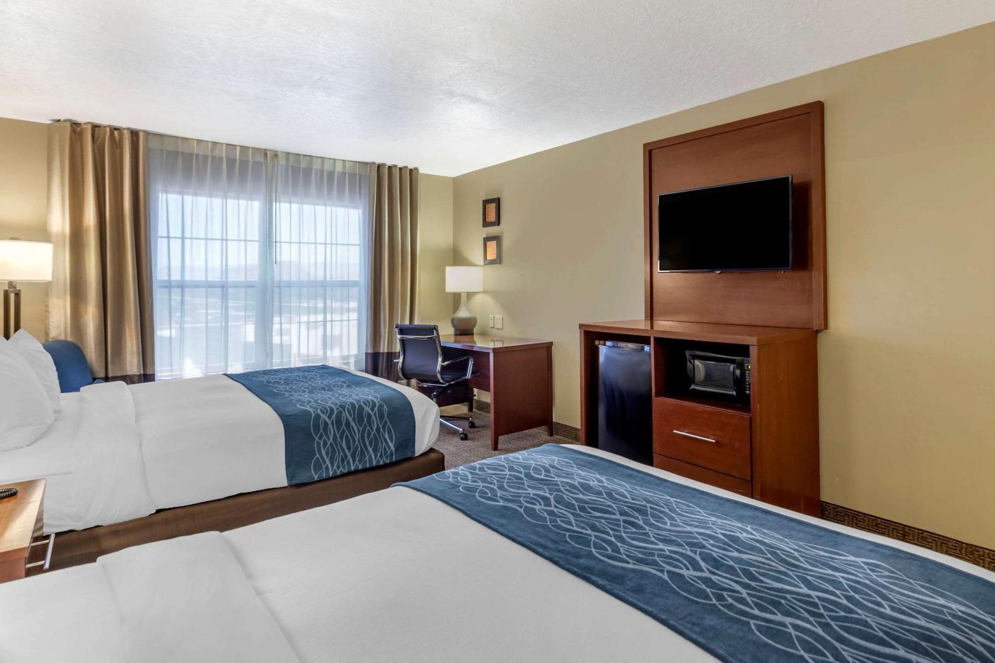 Queen Room with Two Queen Beds - Non-Smoking,1280441656:JPEG