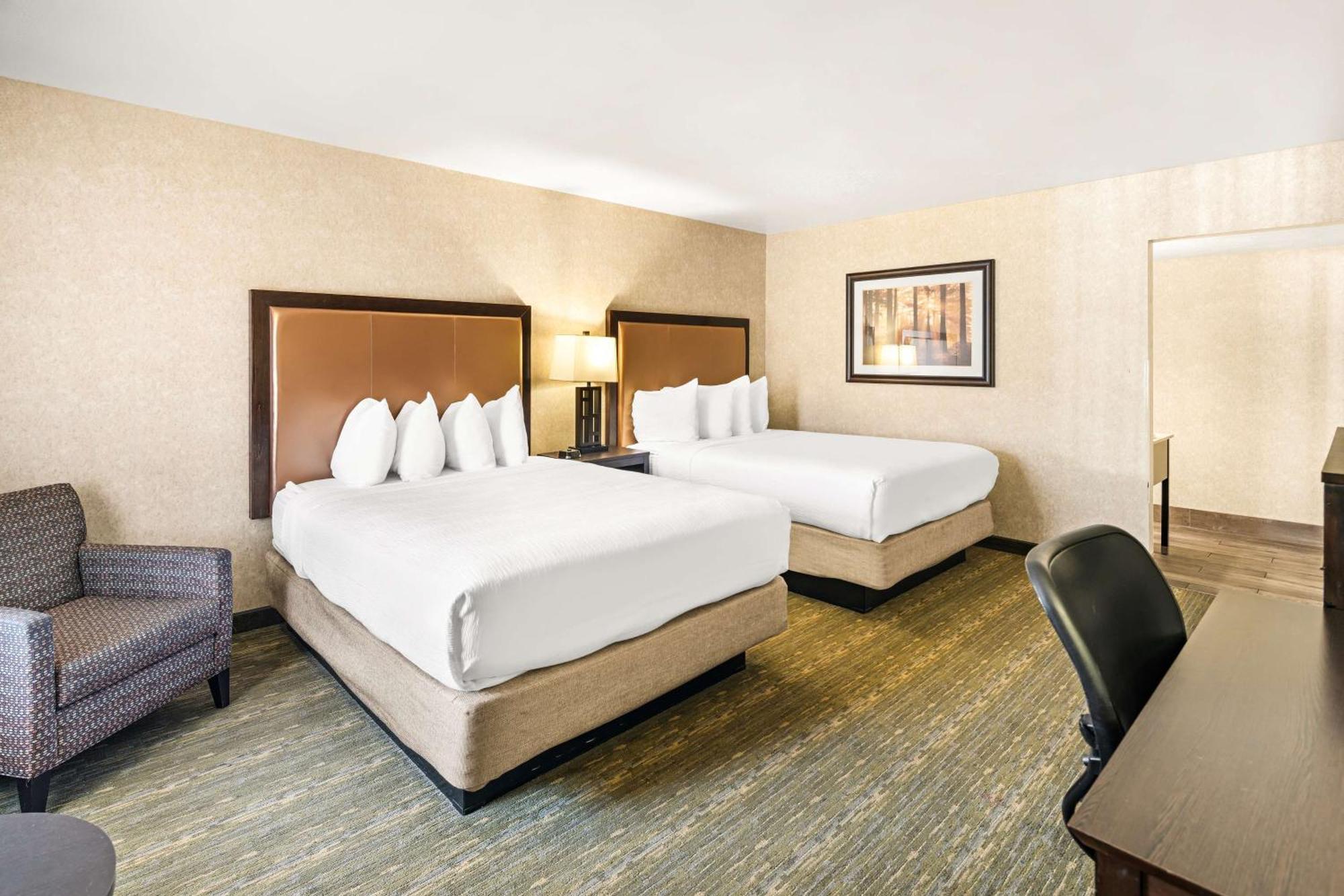 Queen Room with Two Queen Beds - Non-Smoking,1586834790:JPEG