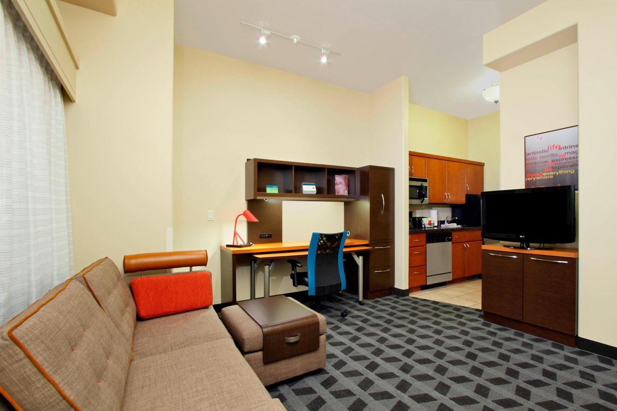 One-Bedroom King Suite Sofa Bed Adapted Tub Mobility Hearing Accessible,1634410600:JPEG