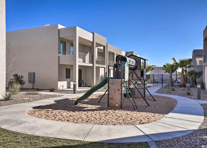 Lofts 13 4-Bedroom Modern Loft Steps From The Pool St. George